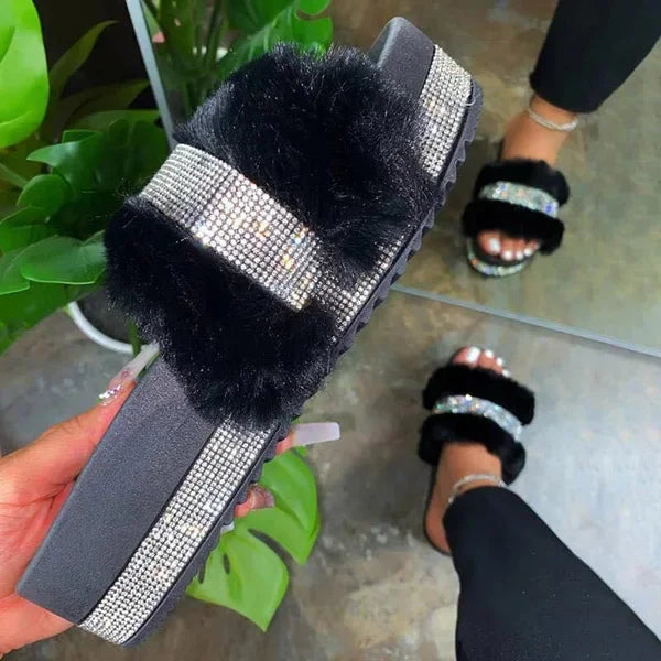 Chinelo Peludo com Strass Brilhante