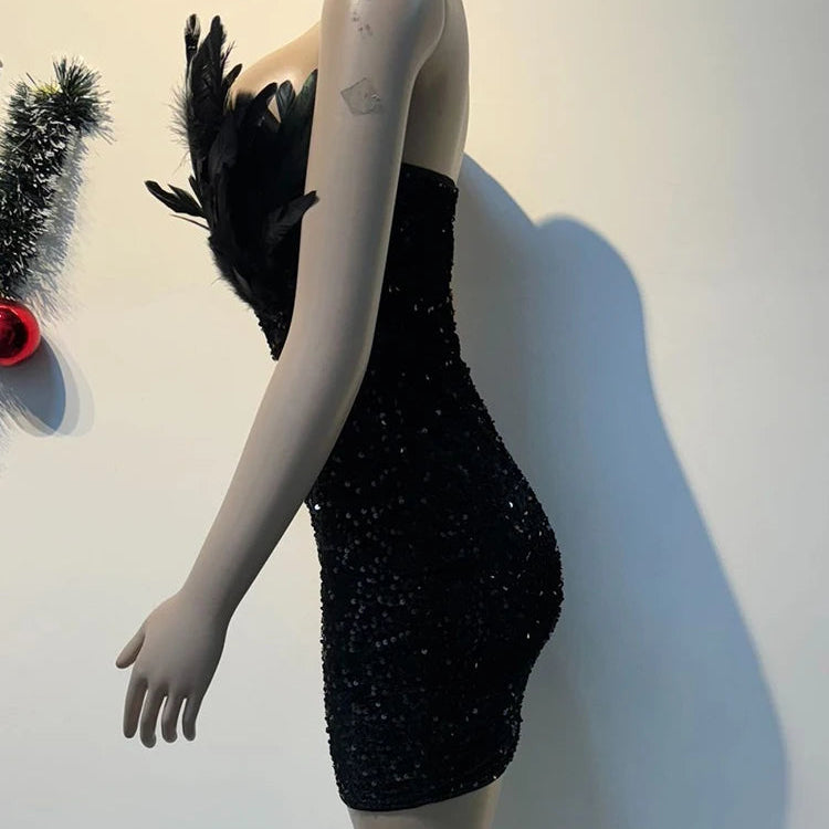 Vestido Curto com Penas Encanto Secreto