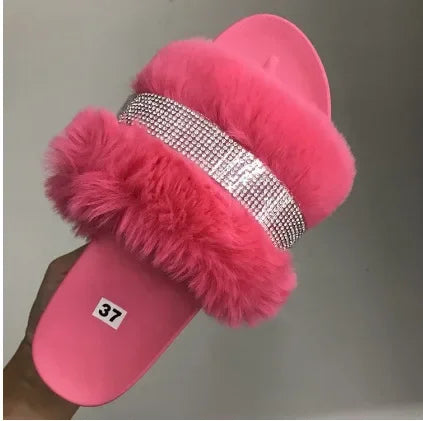Chinelo Peludo com Strass Brilhante